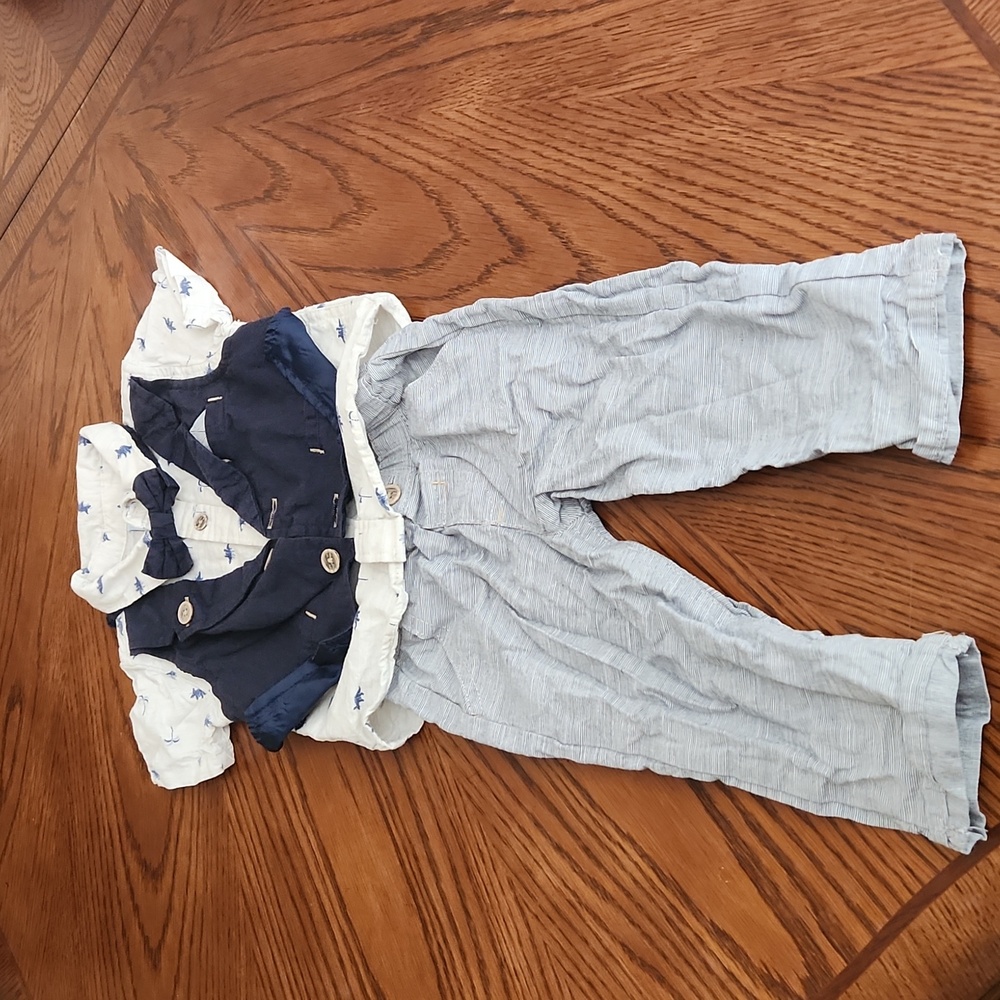 Little lad 3 piece Baby Bow Tie Dinasour  outfit 12 Months